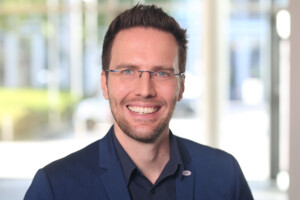 Dr. Henning Schweer